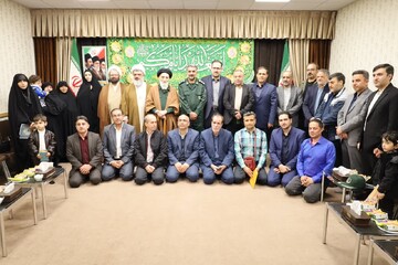 تصاویر/ دیدار اعضای شورای کار و تعاون  و تجلیل از خانواده شهید مصطفی تمثیلی توسط آیت الله موسوی اصفهانی