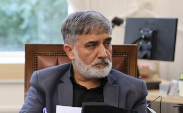 همگان باید گوش به فرمان رهبری معظم باشیم