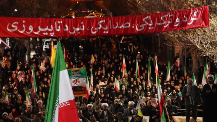 تصاویر / پنجاه و پنج شب، پنجاه و پنج حضور؛ مردم شهرستان تکاب پای کار انقلاب