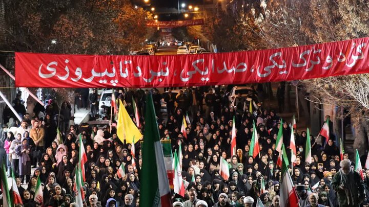 تصاویر / پنجاه و پنج شب، پنجاه و پنج حضور؛ مردم شهرستان تکاب پای کار انقلاب