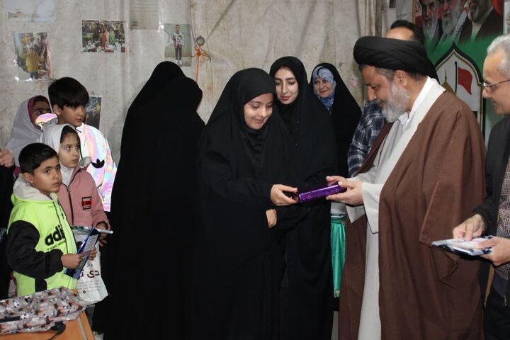 تصاویر/ ازبرگزاری موکب قرآنی، فرهنگی ،مذهبی و آموزشی دانش‌آموزی در ماکو با محوریت «مدرسه  در میدان»