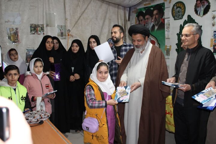 تصاویر/ ازبرگزاری موکب قرآنی، فرهنگی ،مذهبی و آموزشی دانش‌آموزی در ماکو با محوریت «مدرسه  در میدان»