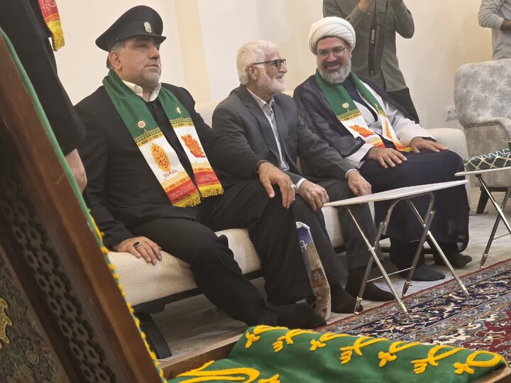 تصاویر/ دیدار خدام رضوی با پیرغلام اهلبیت