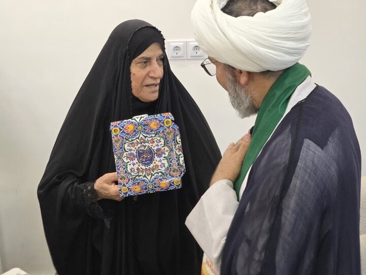 تصاویر/ دیدار خدام رضوی با پیرغلام اهلبیت