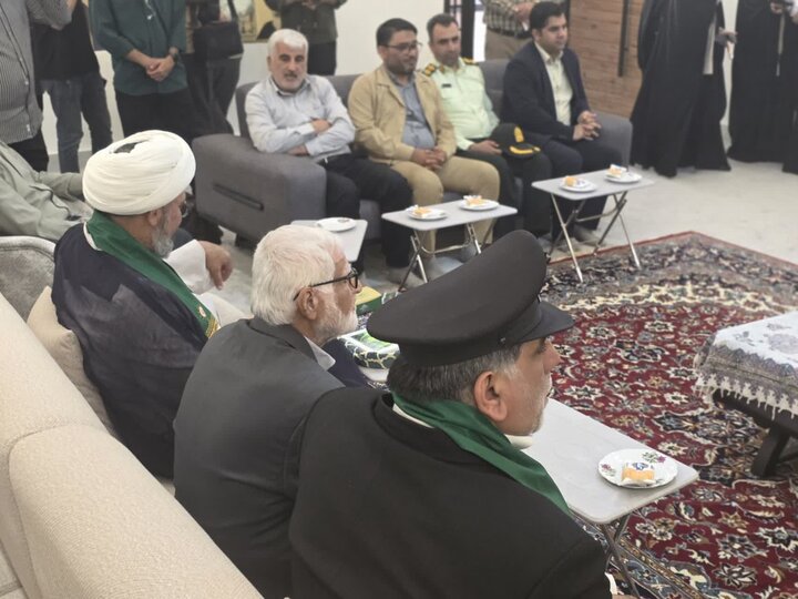 تصاویر/ دیدار خدام رضوی با پیرغلام اهلبیت