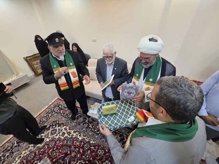 تصاویر/ دیدار خدام رضوی با پیرغلام اهلبیت