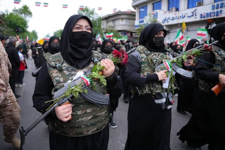 تصاویر/ رژه بانوان گیلانی