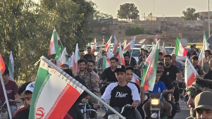 تصاویر/ حماسه‌ی باشکوه موتورسواران هیأت رزمندگان اسلام حسین‌آباد‌کویر دردفاع از وطن