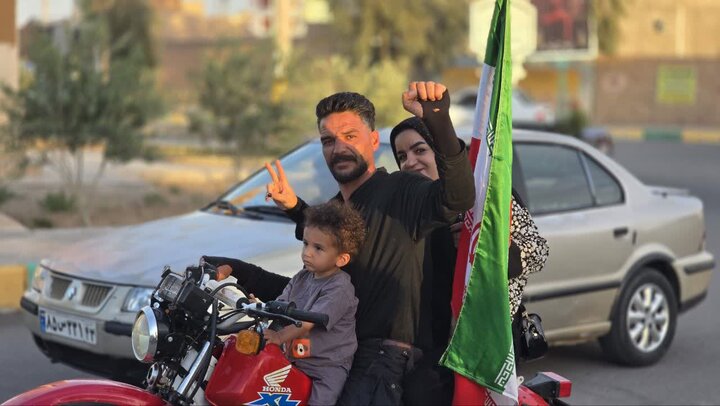 تصاویر/ حماسه‌ی باشکوه موتورسواران هیأت رزمندگان اسلام حسین‌آباد‌کویر دردفاع از وطن