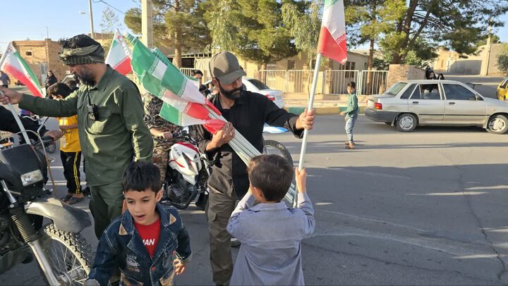 تصاویر/ حماسه‌ی باشکوه موتورسواران هیأت رزمندگان اسلام حسین‌آباد‌کویر دردفاع از وطن