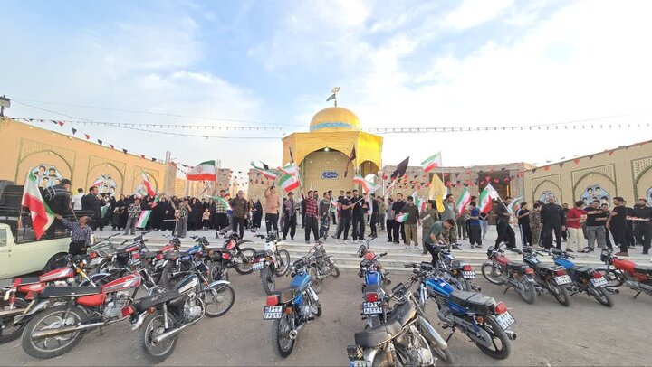 تصاویر/ حماسه‌ی باشکوه موتورسواران هیأت رزمندگان اسلام حسین‌آباد‌کویر دردفاع از وطن
