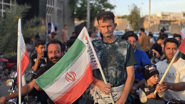 تصاویر/ حماسه‌ی باشکوه موتورسواران هیأت رزمندگان اسلام حسین‌آباد‌کویر دردفاع از وطن
