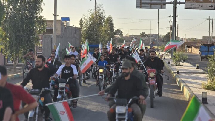 تصاویر/ حماسه‌ی باشکوه موتورسواران هیأت رزمندگان اسلام حسین‌آباد‌کویر دردفاع از وطن