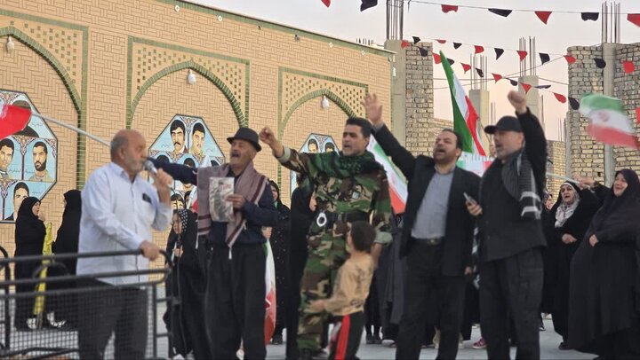تصاویر/ حماسه‌ی باشکوه موتورسواران هیأت رزمندگان اسلام حسین‌آباد‌کویر دردفاع از وطن