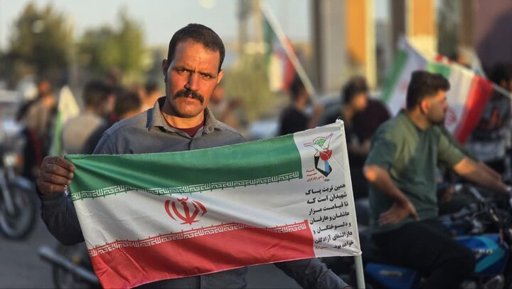 تصاویر/ حماسه‌ی باشکوه موتورسواران هیأت رزمندگان اسلام حسین‌آباد‌کویر دردفاع از وطن