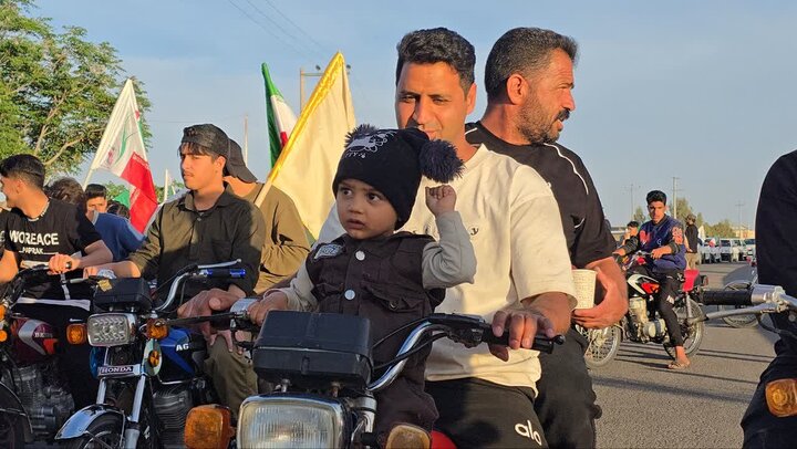 تصاویر/ حماسه‌ی باشکوه موتورسواران هیأت رزمندگان اسلام حسین‌آباد‌کویر دردفاع از وطن