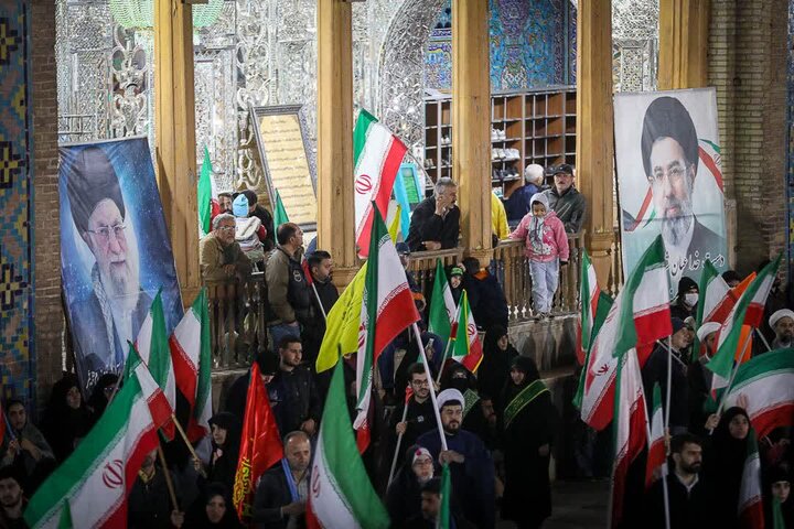 تصاویر / بیعت مردم استان قزوین با رهبری انقلاب اسلامی ونیروهای مسلح در شب پنجاه وچهارم