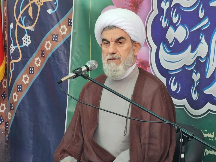 تصاویر /  آئین درختکاری به یاد شهدای والامقام جنگ رمضان در شهرستان بوئین‌زهرا