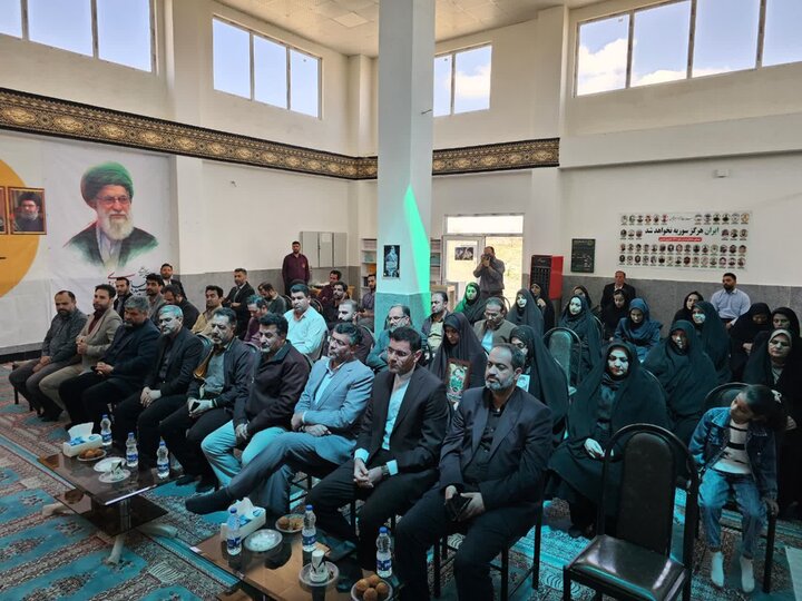 تصاویر /  آئین درختکاری به یاد شهدای والامقام جنگ رمضان در شهرستان بوئین‌زهرا