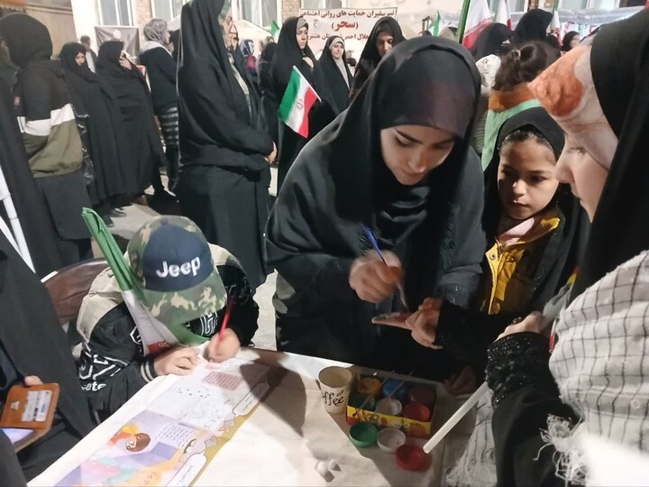 تصاویر /  برپایی موکب «تبیین با نور» در هشترود؛ پایگاهی برای جهاد تبیین و گفت‌وگوی فرهنگی