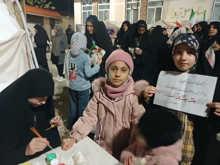 تصاویر /  برپایی موکب «تبیین با نور» در هشترود؛ پایگاهی برای جهاد تبیین و گفت‌وگوی فرهنگی