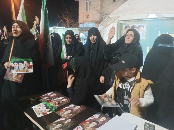 تصاویر /  برپایی موکب «تبیین با نور» در هشترود؛ پایگاهی برای جهاد تبیین و گفت‌وگوی فرهنگی