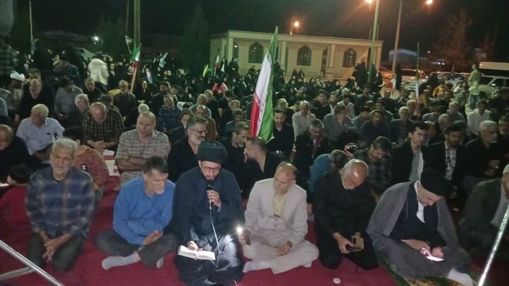 تصاویر/ اقامه نماز استغاثه به امام زمان (عج) در آستان مقدس زیارت اقبالیه نوش آباد