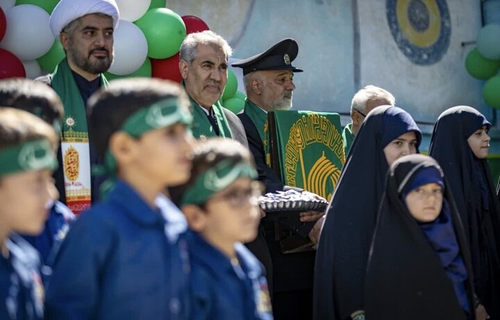 تصاویر/ خدام رضوی مهمان دانش‌آموزان «ادبستان خشت اول» سمنان