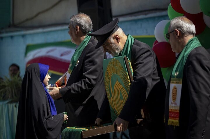 تصاویر/ خدام رضوی مهمان دانش‌آموزان «ادبستان خشت اول» سمنان