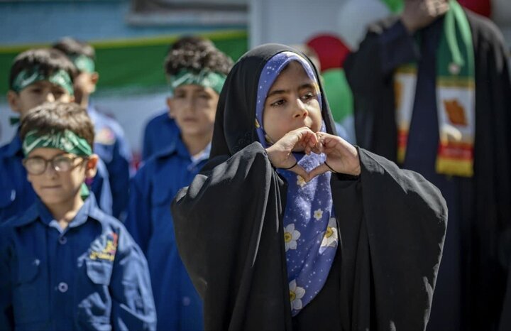 تصاویر/ خدام رضوی مهمان دانش‌آموزان «ادبستان خشت اول» سمنان