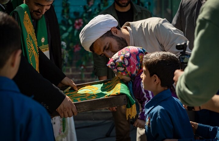 تصاویر/ خدام رضوی مهمان دانش‌آموزان «ادبستان خشت اول» سمنان