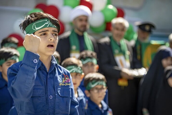 تصاویر/ خدام رضوی مهمان دانش‌آموزان «ادبستان خشت اول» سمنان