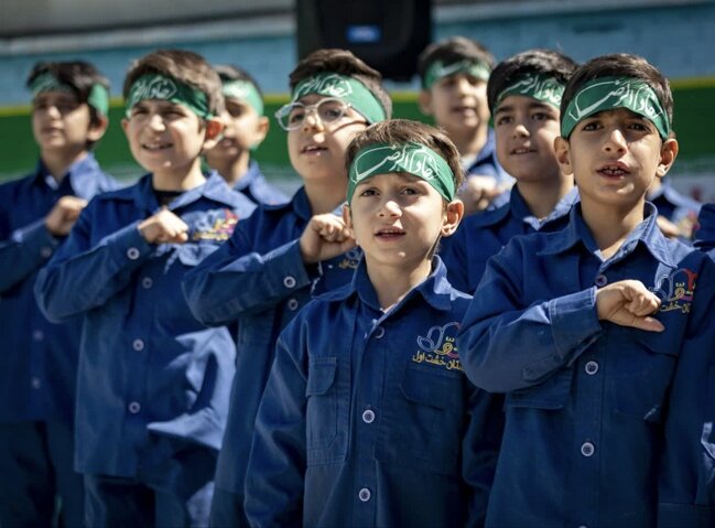 تصاویر/ خدام رضوی مهمان دانش‌آموزان «ادبستان خشت اول» سمنان