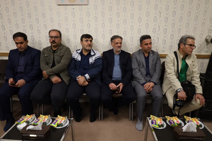 تصاویر/ دیدار اعضای شورای کار و تعاون  و تجلیل از خانواده شهید مصطفی تمثیلی توسط آیت الله موسوی اصفهانی
