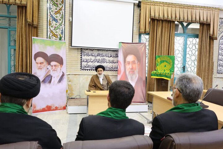 تصاویر/ دیدار خادمان حرم امام رضا(ع) با نماینده ولی‌فقیه در چهارمحال و بختیاری