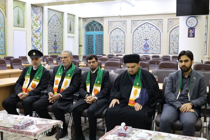 تصاویر/ دیدار خادمان حرم امام رضا(ع) با نماینده ولی‌فقیه در چهارمحال و بختیاری