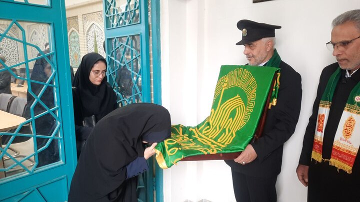 تصاویر/ دیدار خادمان حرم امام رضا(ع) با نماینده ولی‌فقیه در چهارمحال و بختیاری