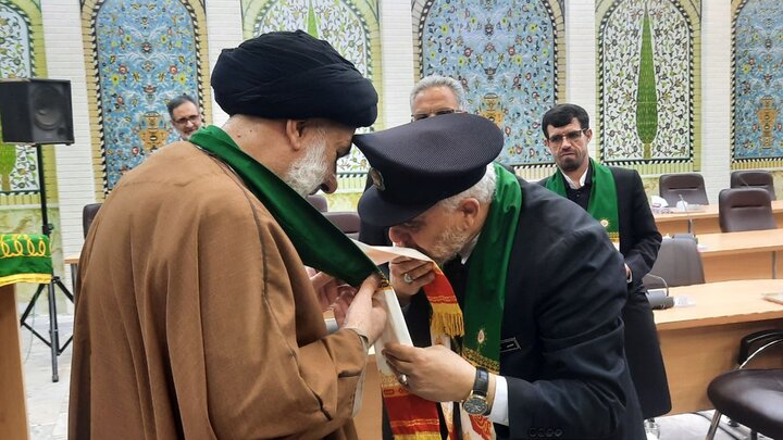 تصاویر/ دیدار خادمان حرم امام رضا(ع) با نماینده ولی‌فقیه در چهارمحال و بختیاری