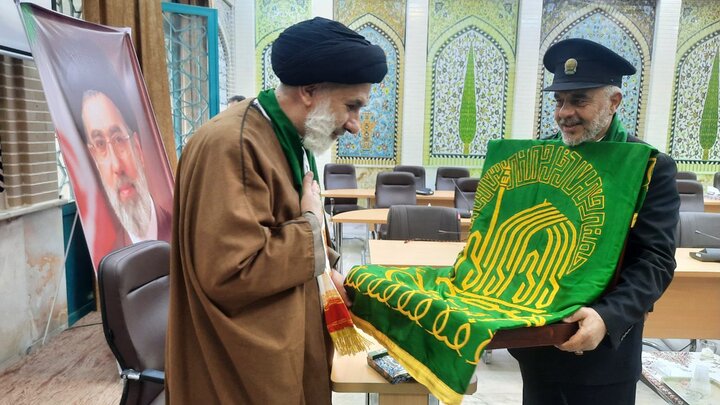 تصاویر/ دیدار خادمان حرم امام رضا(ع) با نماینده ولی‌فقیه در چهارمحال و بختیاری