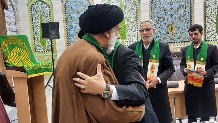 تصاویر/ دیدار خادمان حرم امام رضا(ع) با نماینده ولی‌فقیه در چهارمحال و بختیاری