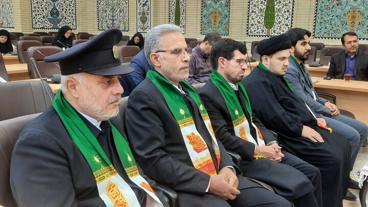 تصاویر/ دیدار خادمان حرم امام رضا(ع) با نماینده ولی‌فقیه در چهارمحال و بختیاری