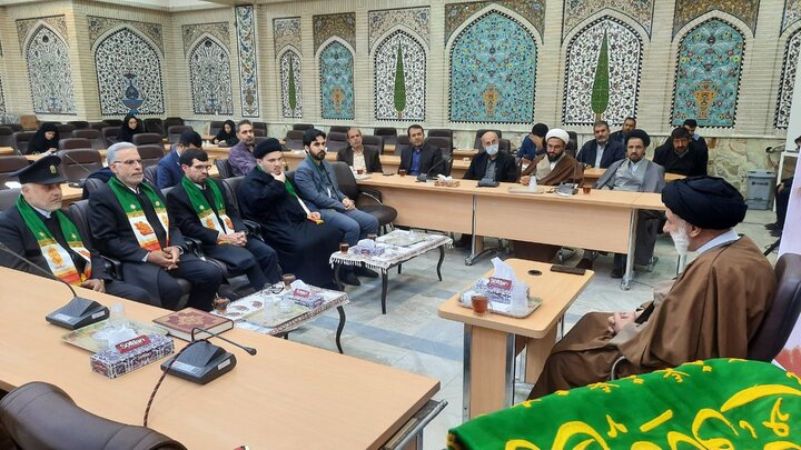 تصاویر/ دیدار خادمان حرم امام رضا(ع) با نماینده ولی‌فقیه در چهارمحال و بختیاری