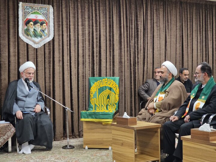 تصاویر/ دیدار خادمان بارگاه رضوی با نماینده ولی‌فقیه در کردستان