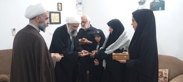 تصاویر/ تکریم و تفقد خانواده شهید حسن ابراهیمی با حضور مدیر حوزه های علمیه خواهران کشور