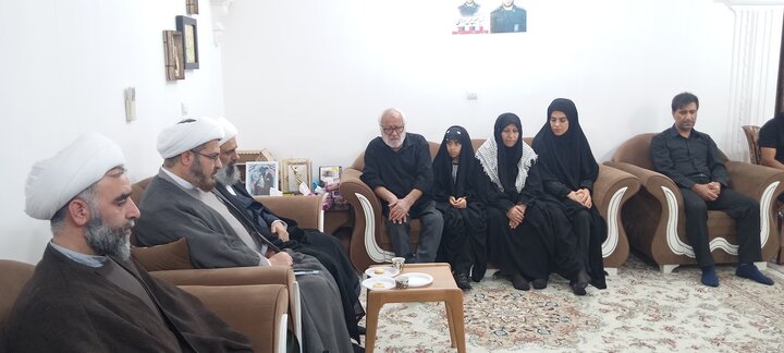 تصاویر/ تکریم و تفقد خانواده شهید حسن ابراهیمی با حضور مدیر حوزه های علمیه خواهران کشور