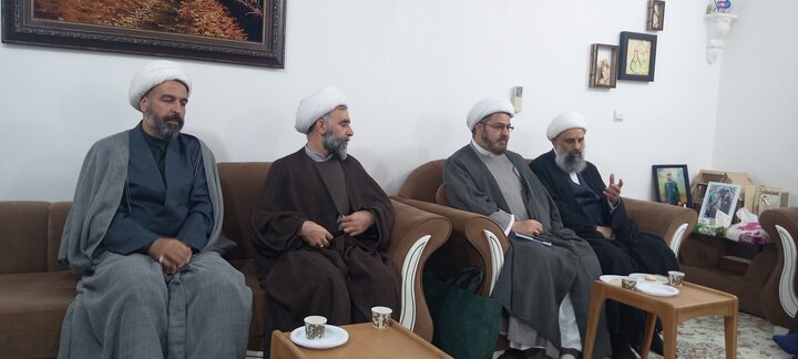 تصاویر/ تکریم و تفقد خانواده شهید حسن ابراهیمی با حضور مدیر حوزه های علمیه خواهران کشور