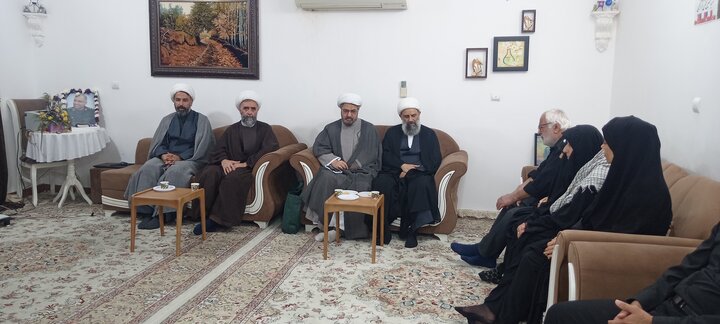 تصاویر/ تکریم و تفقد خانواده شهید حسن ابراهیمی با حضور مدیر حوزه های علمیه خواهران کشور