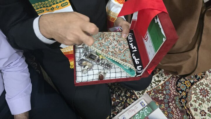 تصاویر/ خادمان امام رضا(ع) در منزل شهید جنگ رمضان