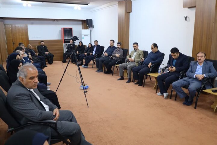 تصاویر / نشست تشکل های کارگری و بازنشستگی استان مازندران با نماینده ولی فقیه
