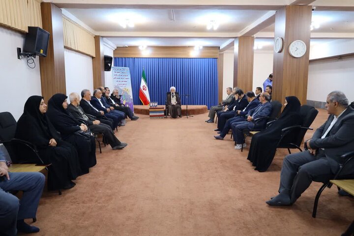 تصاویر / نشست تشکل های کارگری و بازنشستگی استان مازندران با نماینده ولی فقیه